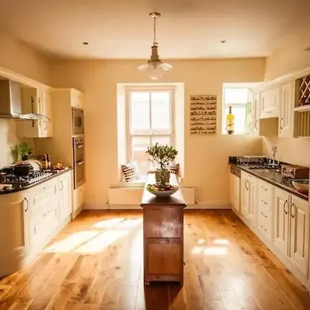 14 Wolfe Tone Square 5 Bed Townhouse * Bantry